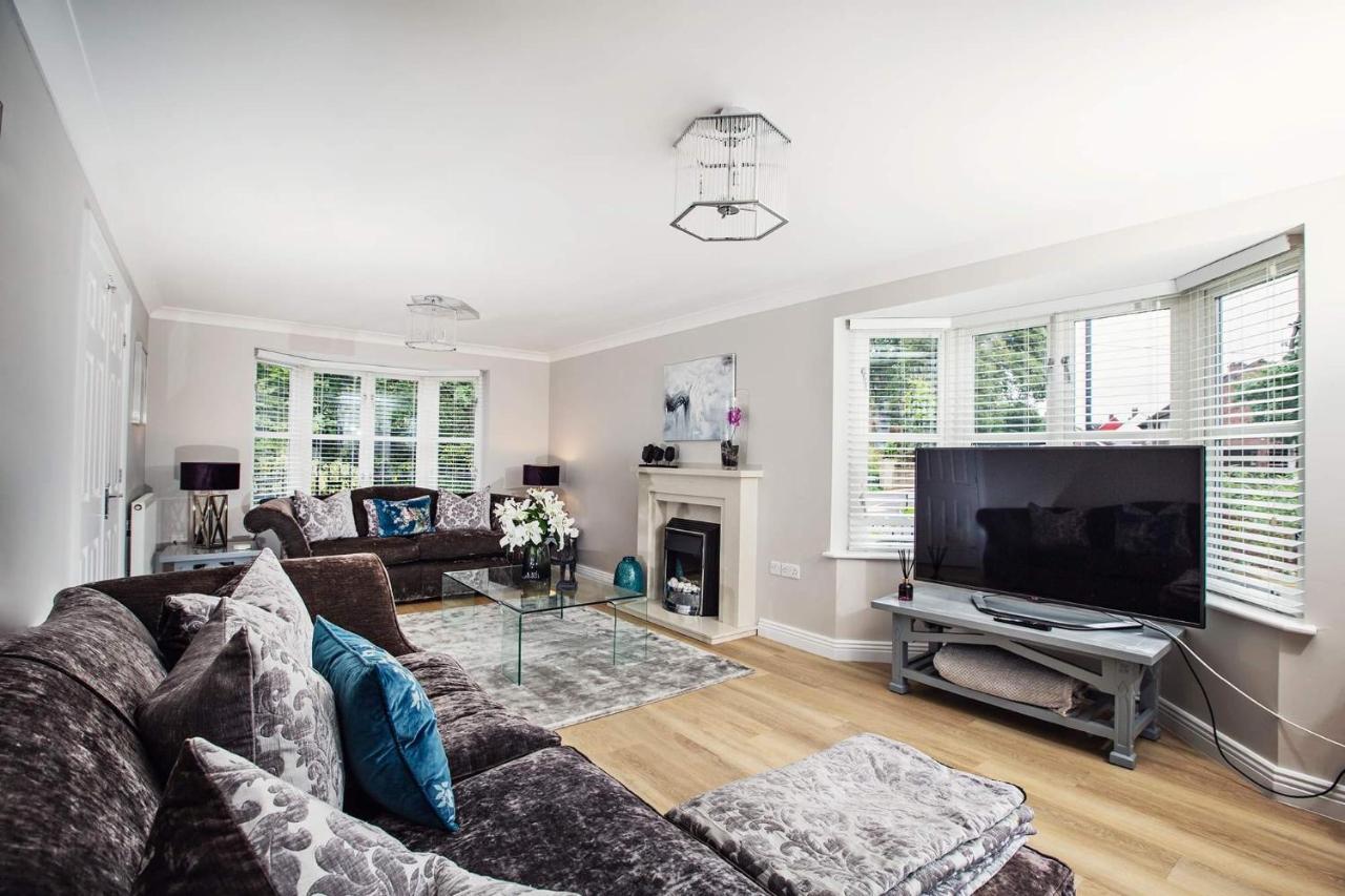 Beautiful 4-Bed Home, Hot Tub & Stunning Views - Abergavenny ภายนอก รูปภาพ