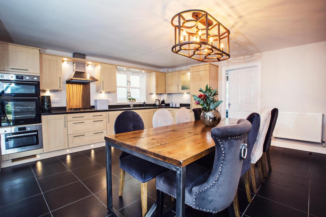 Beautiful 4-Bed Home, Hot Tub & Stunning Views - Abergavenny ภายนอก รูปภาพ