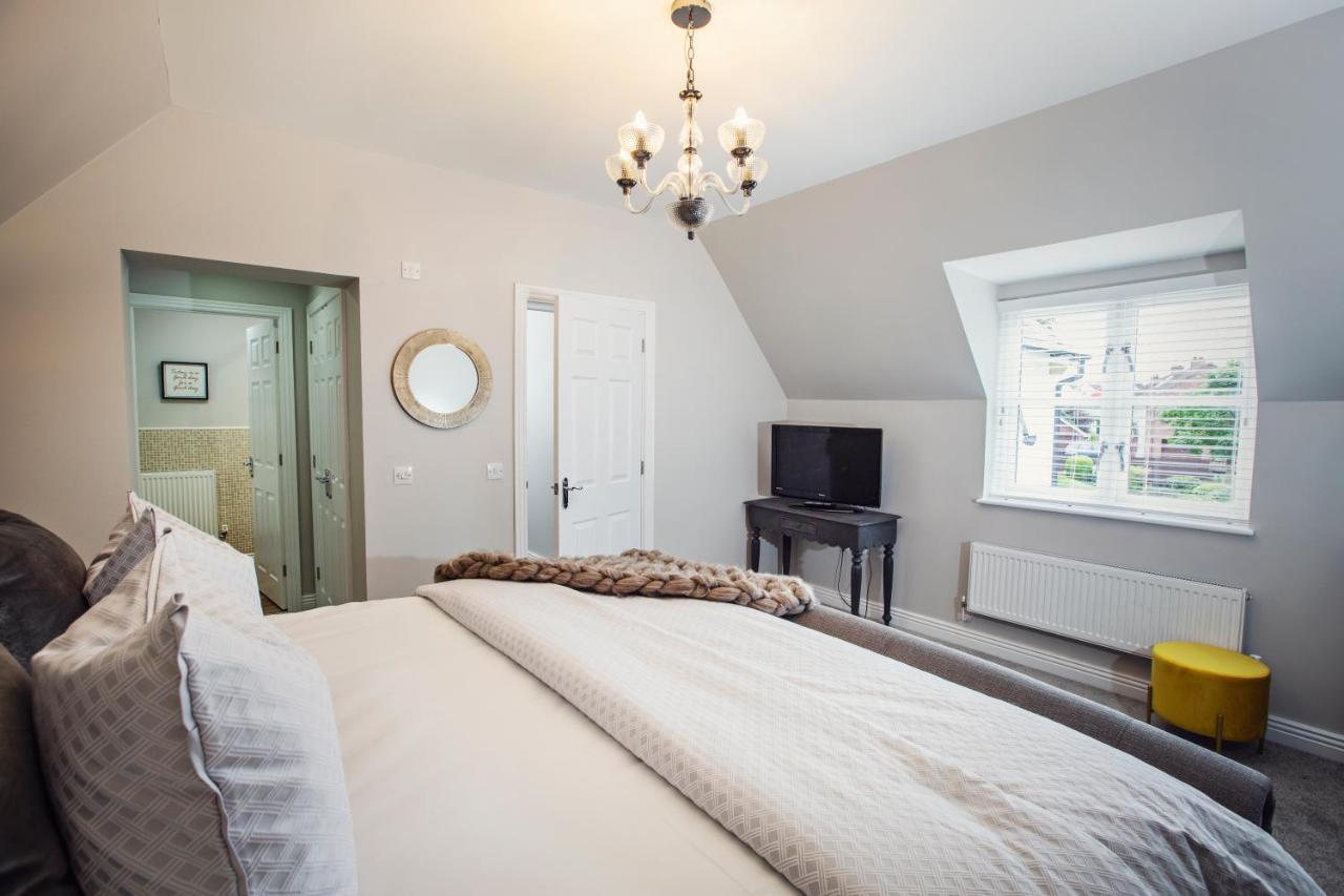Beautiful 4-Bed Home, Hot Tub & Stunning Views - Abergavenny ภายนอก รูปภาพ
