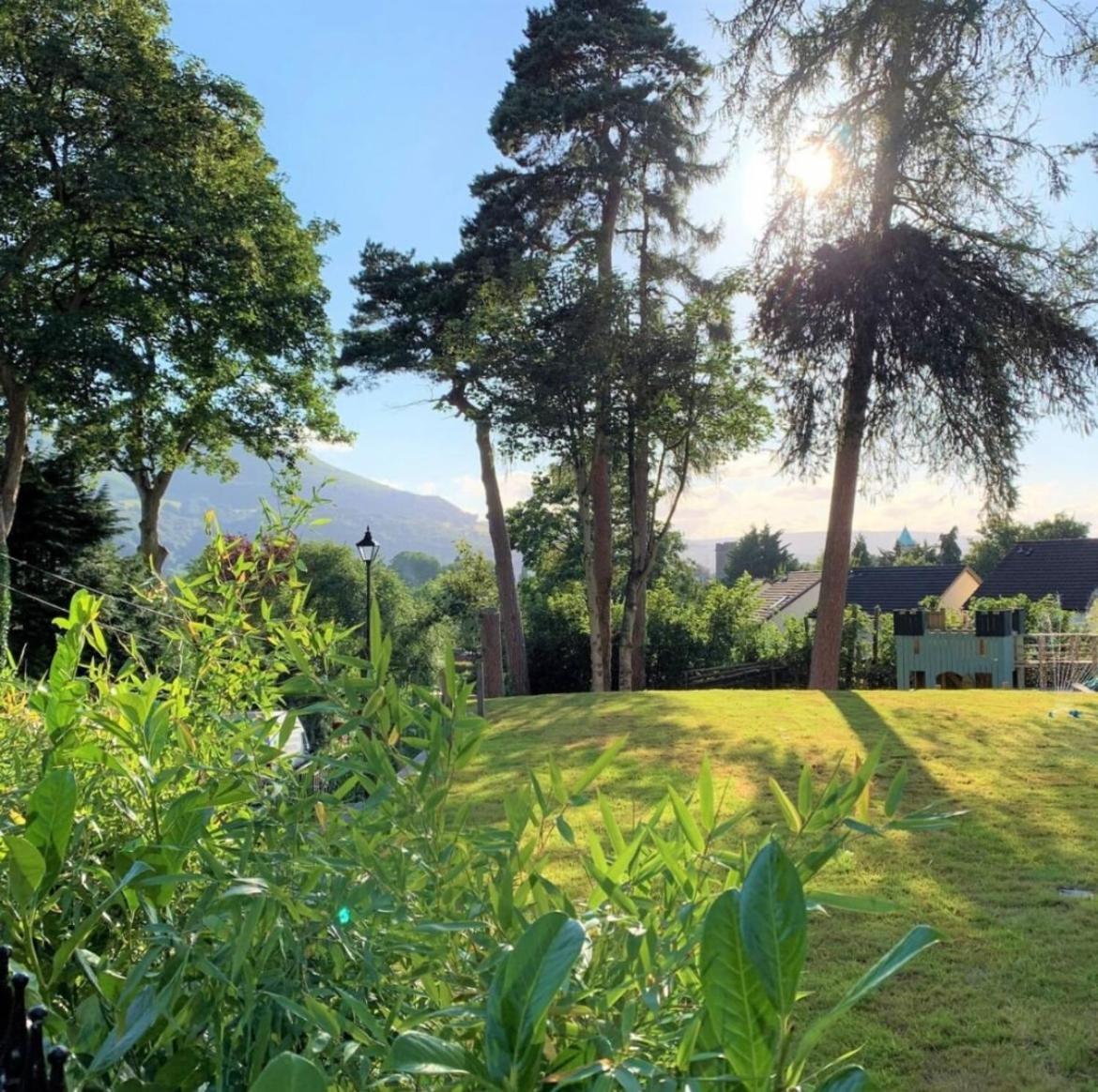 Beautiful 4-Bed Home, Hot Tub & Stunning Views - Abergavenny ภายนอก รูปภาพ